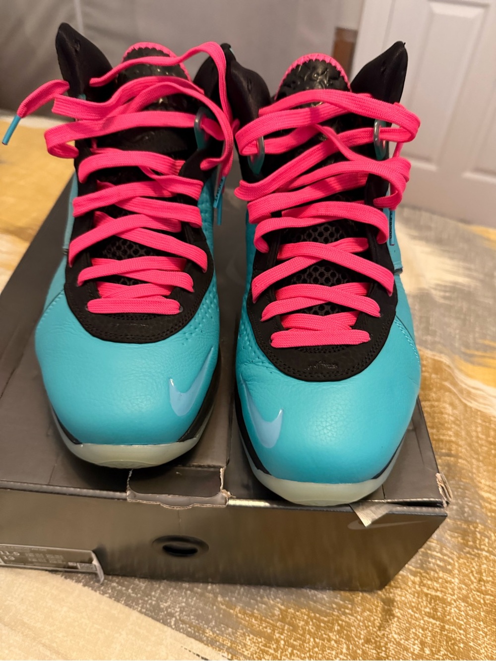 Nike LeBron VIII High Top Teal Men’s Basketball Shoes Size 11.5